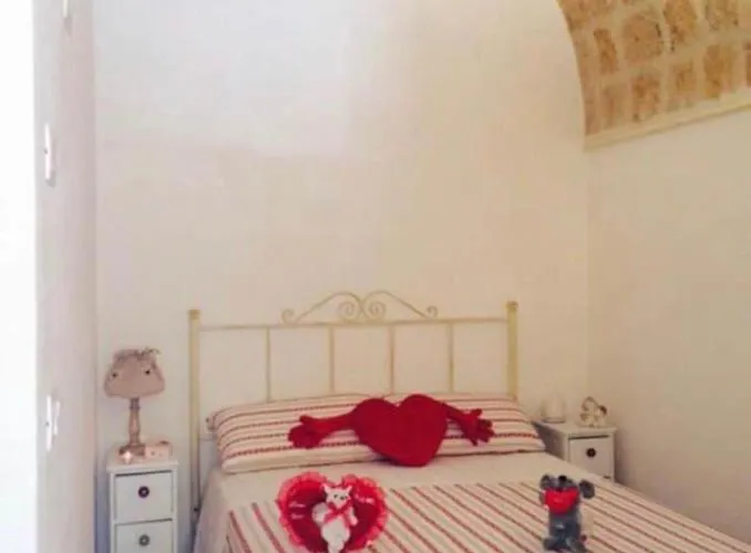 Petali Rosa Dimora Rossa بولينيانو آ ماري