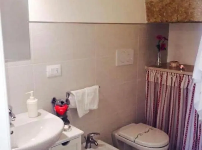 Petali Rosa Dimora Rossa بيت ضيافة بولينيانو آ ماري